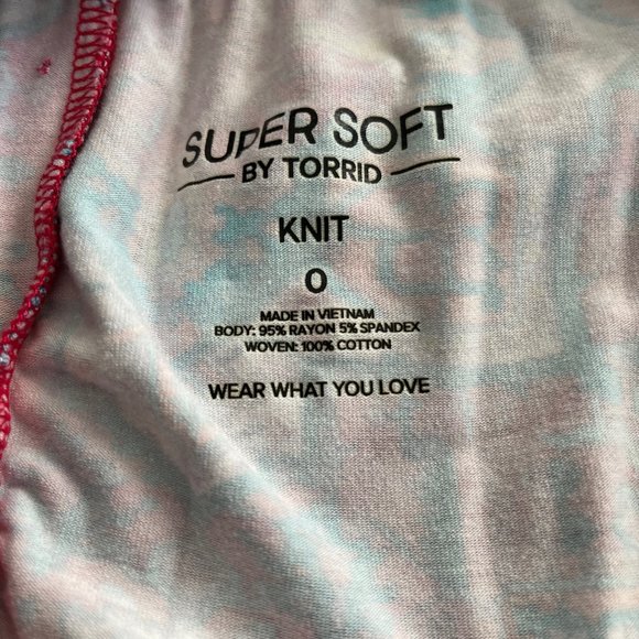 cold shoulder top TORRID - Picture 4 of 4